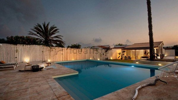 casa indipendente in vendita a Pachino in zona Marzamemi