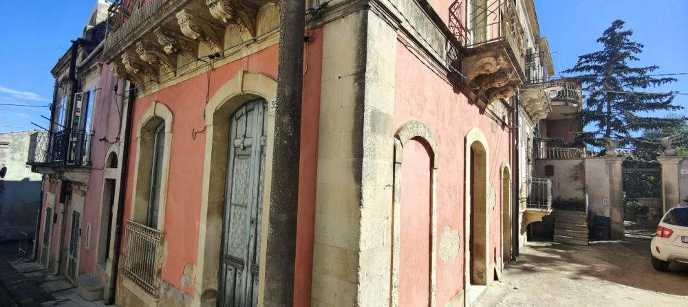 casa indipendente in vendita a Palazzolo Acreide