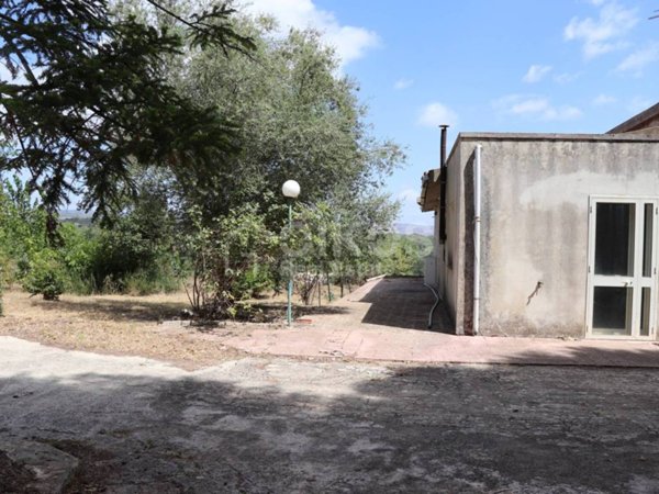 casa indipendente in vendita a Palazzolo Acreide