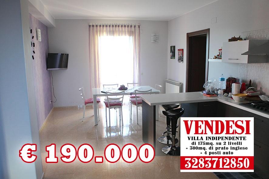 casa indipendente in vendita a Palazzolo Acreide