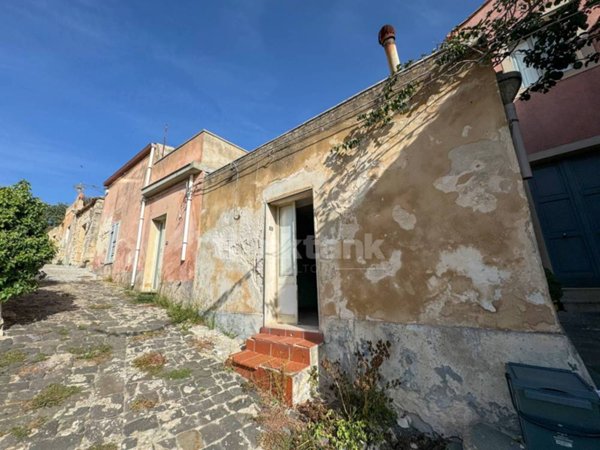 casa indipendente in vendita a Palazzolo Acreide