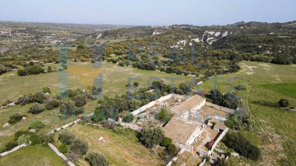 casa indipendente in vendita a Palazzolo Acreide