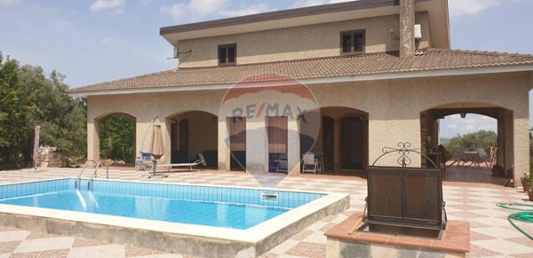 casa indipendente in vendita a Palazzolo Acreide