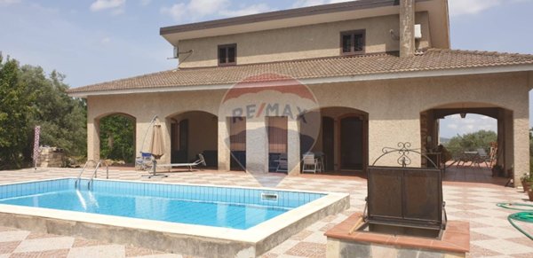 casa indipendente in vendita a Palazzolo Acreide