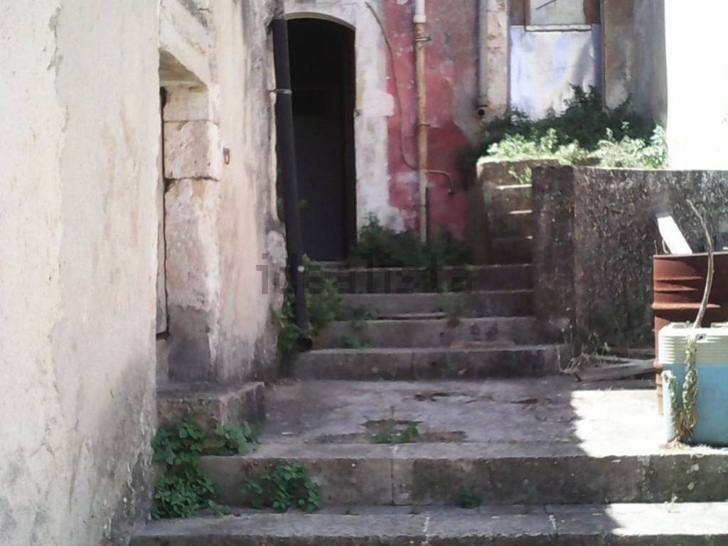 intera palazzina in vendita a Palazzolo Acreide