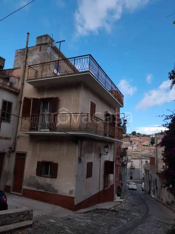casa indipendente in vendita a Palazzolo Acreide