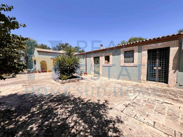 casa indipendente in vendita a Palazzolo Acreide