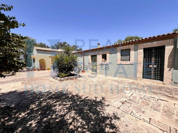 casa indipendente in vendita a Palazzolo Acreide