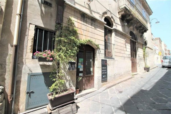 locale commerciale in vendita a Palazzolo Acreide