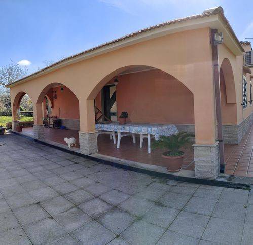 casa indipendente in vendita a Palazzolo Acreide