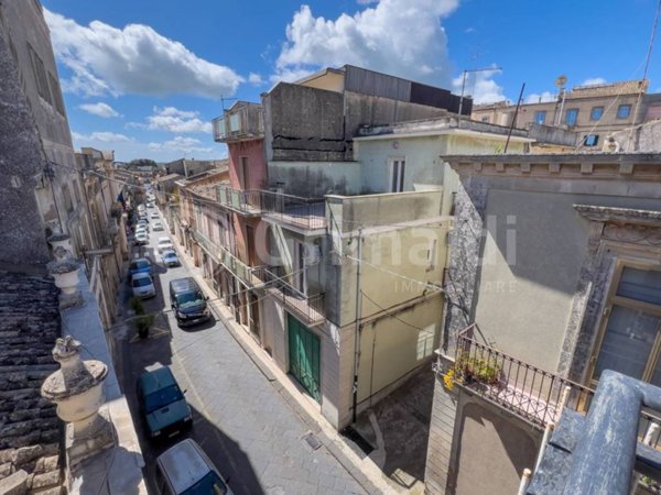 casa indipendente in vendita a Palazzolo Acreide