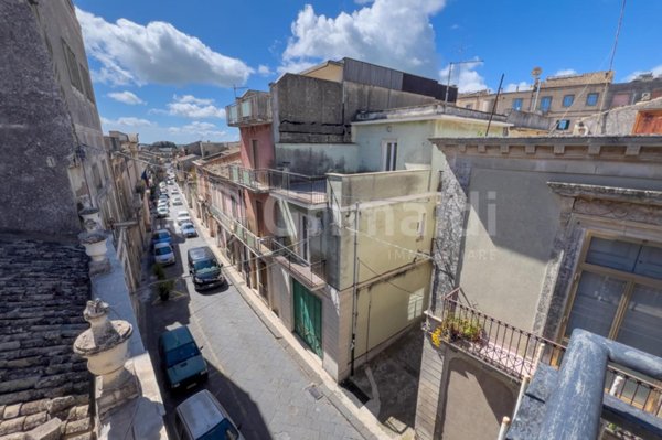 casa indipendente in vendita a Palazzolo Acreide