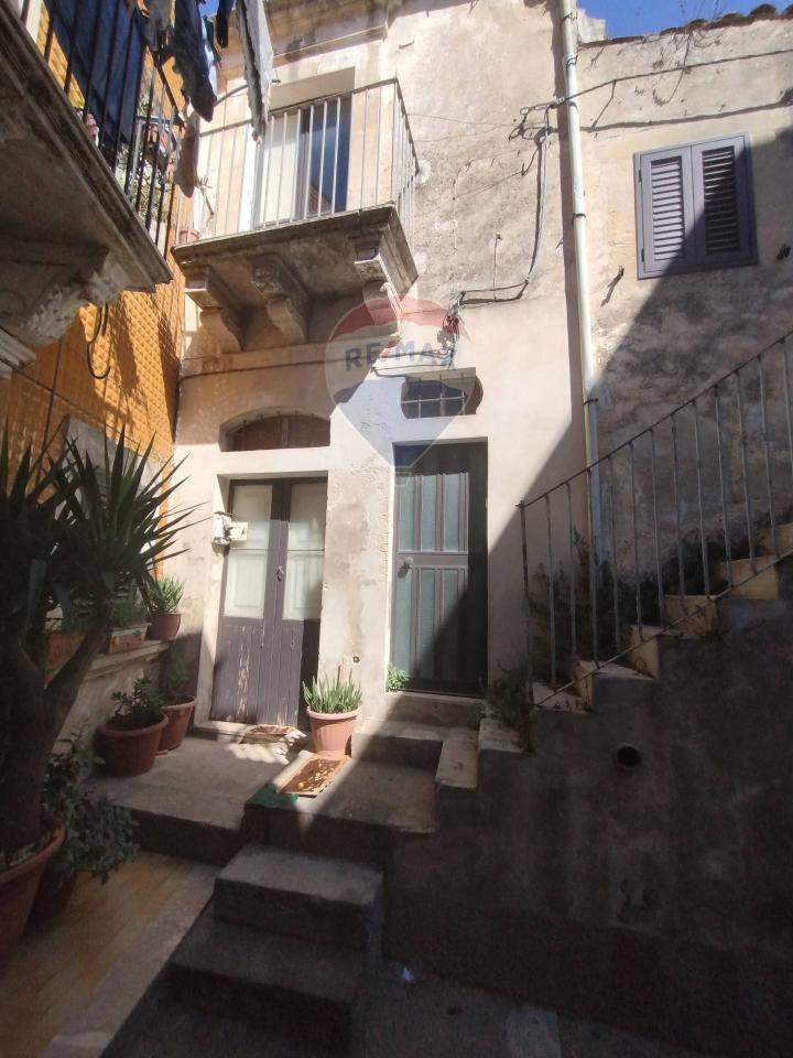 casa indipendente in vendita a Palazzolo Acreide