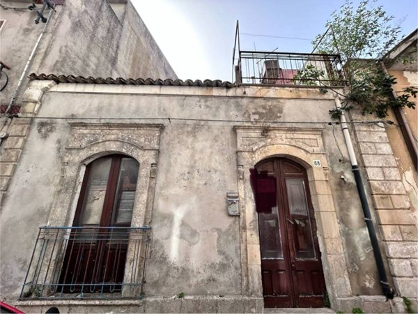 casa indipendente in vendita a Palazzolo Acreide