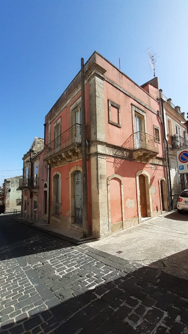 casa indipendente in vendita a Palazzolo Acreide