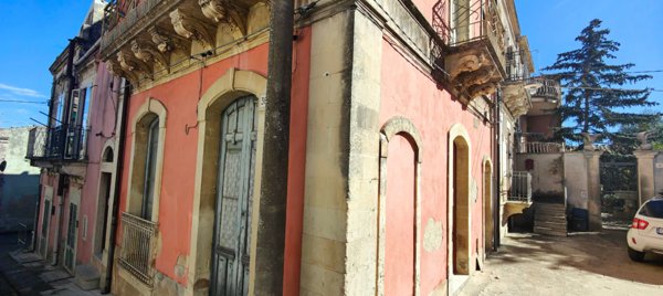 casa indipendente in vendita a Palazzolo Acreide