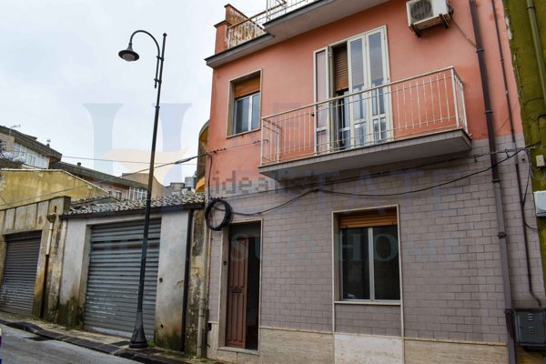 casa indipendente in vendita a Palazzolo Acreide