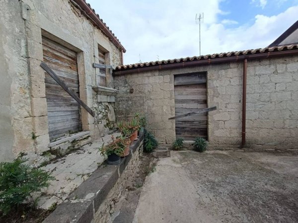 casa indipendente in vendita a Palazzolo Acreide