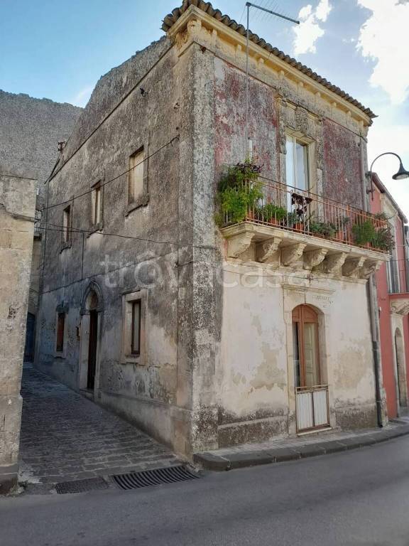 casa indipendente in vendita a Palazzolo Acreide