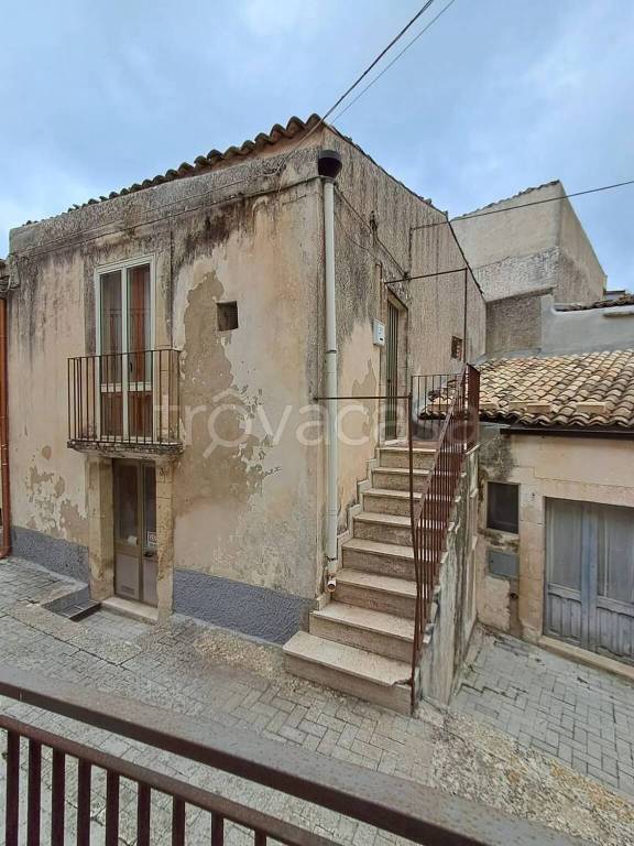 casa indipendente in vendita a Palazzolo Acreide