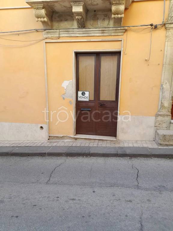 casa indipendente in vendita a Palazzolo Acreide