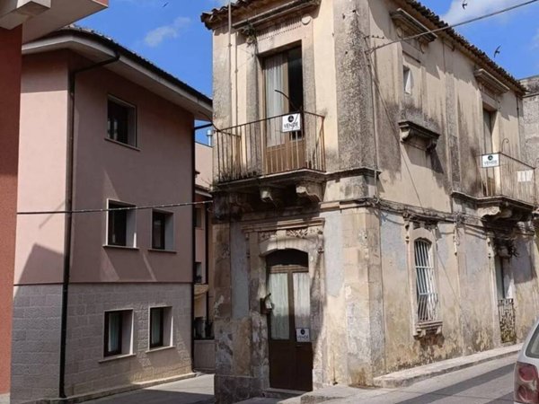 casa indipendente in vendita a Palazzolo Acreide