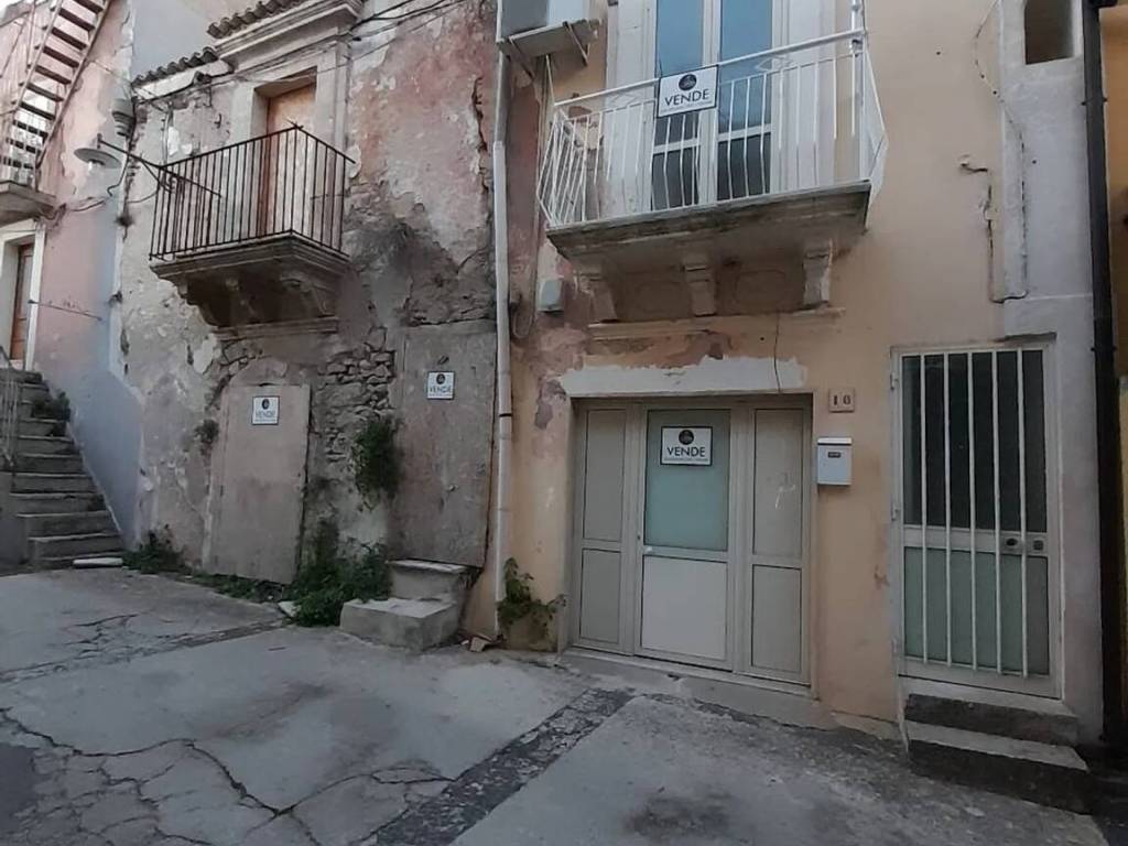 casa indipendente in vendita a Palazzolo Acreide