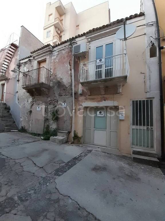 casa indipendente in vendita a Palazzolo Acreide