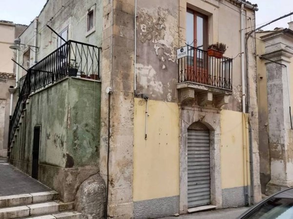 casa indipendente in vendita a Palazzolo Acreide