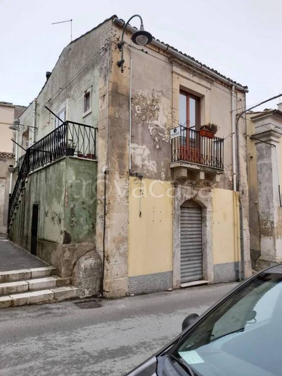 casa indipendente in vendita a Palazzolo Acreide