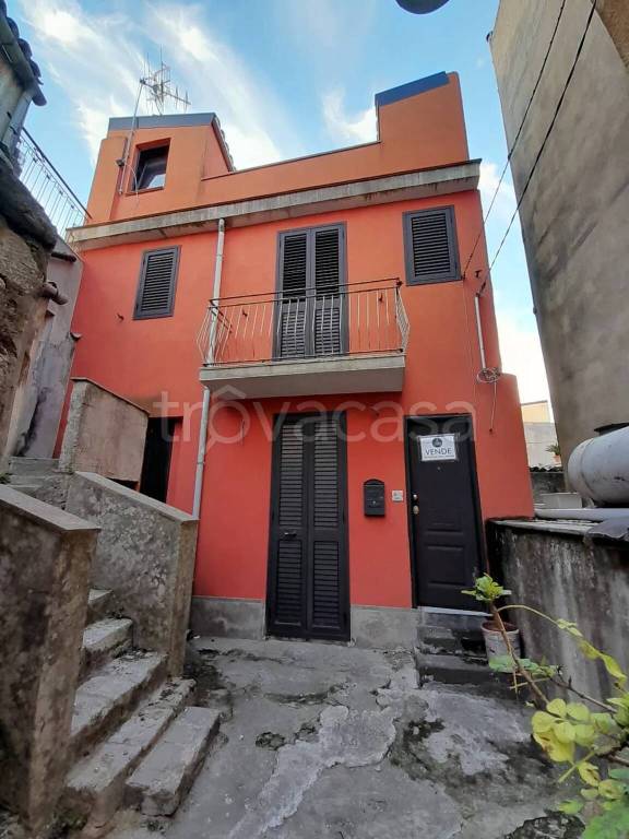 casa indipendente in vendita a Palazzolo Acreide