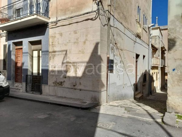 casa indipendente in vendita a Palazzolo Acreide
