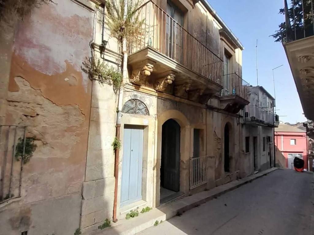 casa indipendente in vendita a Palazzolo Acreide