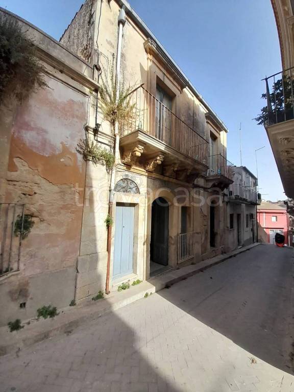 casa indipendente in vendita a Palazzolo Acreide