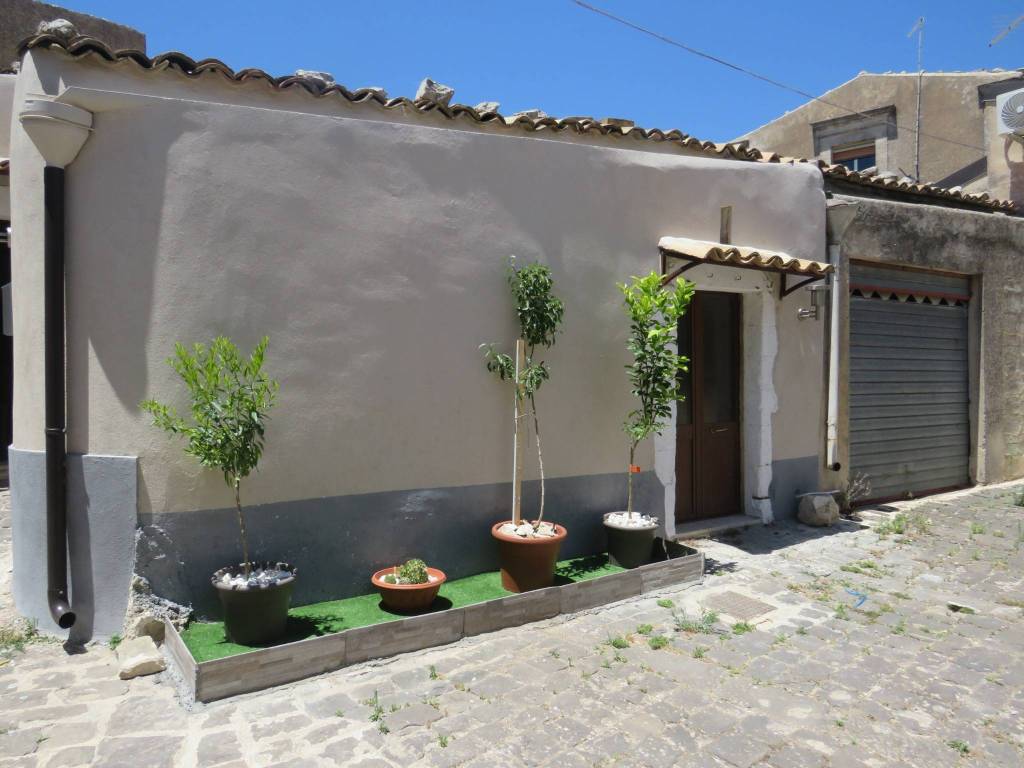 casa indipendente in vendita a Palazzolo Acreide