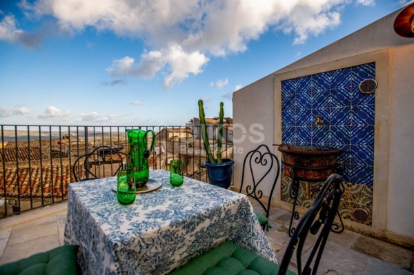casa indipendente in vendita a Palazzolo Acreide