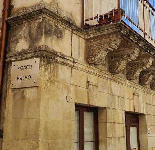 casa indipendente in vendita a Palazzolo Acreide