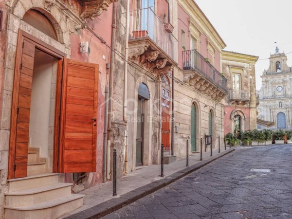 casa indipendente in vendita a Palazzolo Acreide