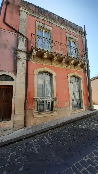 casa indipendente in vendita a Palazzolo Acreide