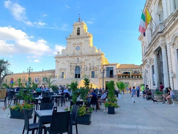 esavano in vendita a Palazzolo Acreide