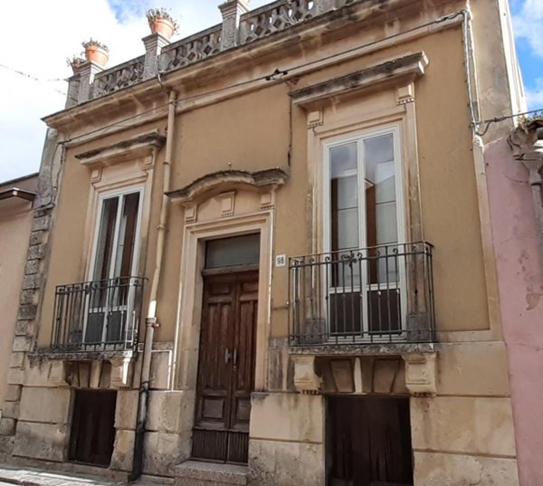 casa indipendente in vendita a Palazzolo Acreide