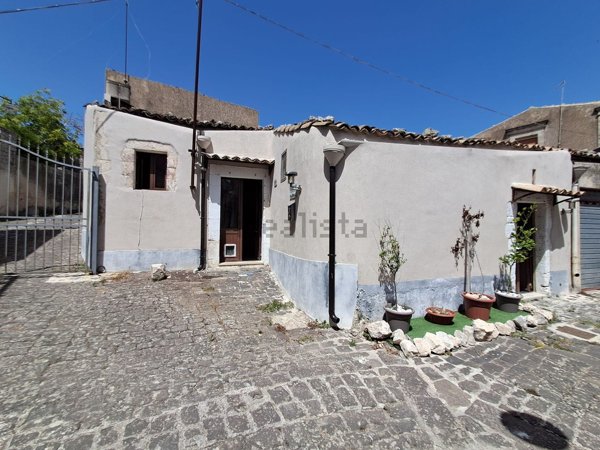 casa indipendente in vendita a Palazzolo Acreide