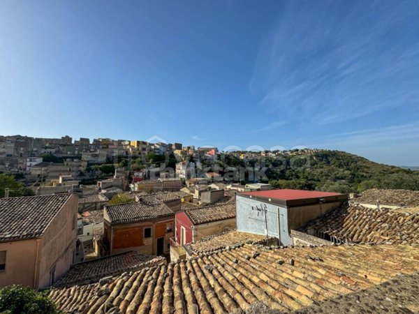 casa indipendente in vendita a Palazzolo Acreide