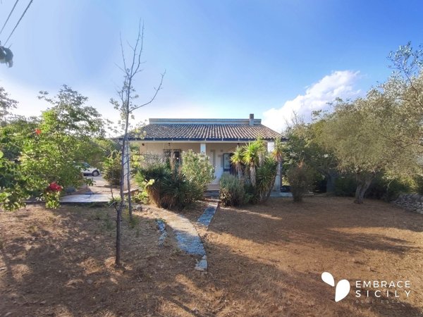 casa indipendente in vendita a Palazzolo Acreide