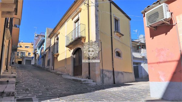 casa indipendente in vendita a Palazzolo Acreide