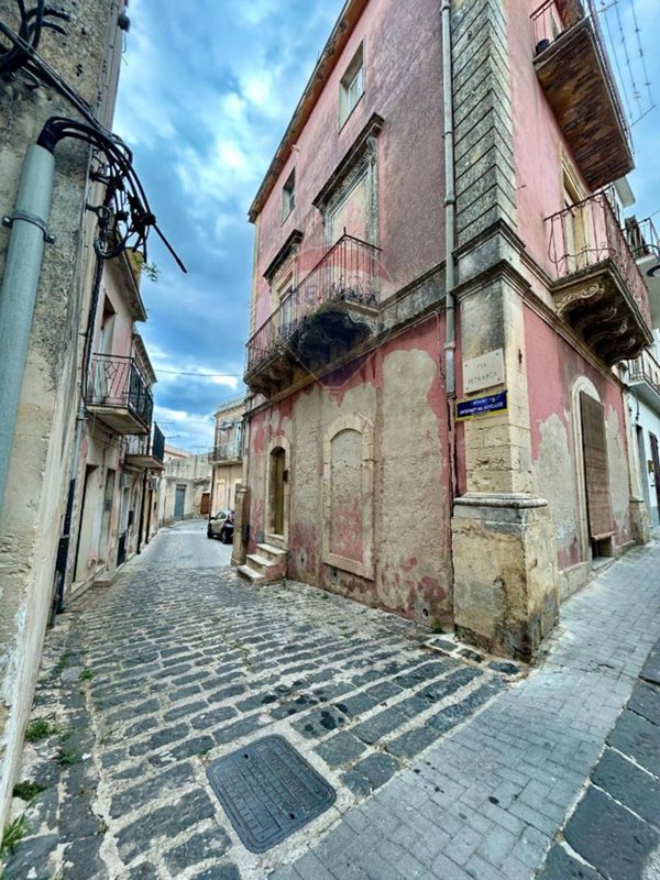 casa indipendente in vendita a Palazzolo Acreide