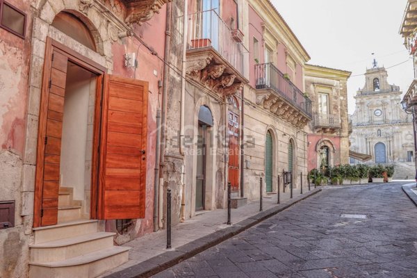 casa indipendente in vendita a Palazzolo Acreide
