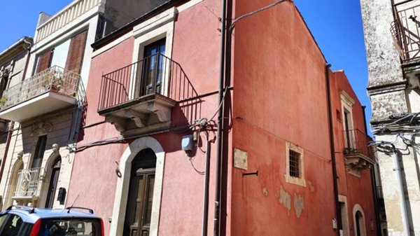 casa indipendente in vendita a Palazzolo Acreide