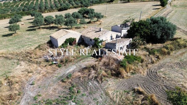 casa indipendente in vendita a Palazzolo Acreide