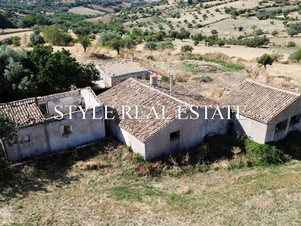 casa indipendente in vendita a Palazzolo Acreide